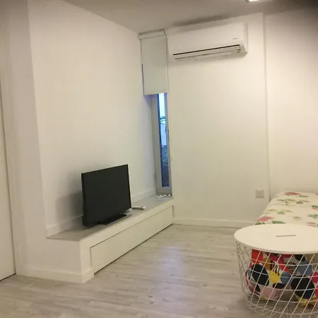 Red Cozy Apartment Limassol